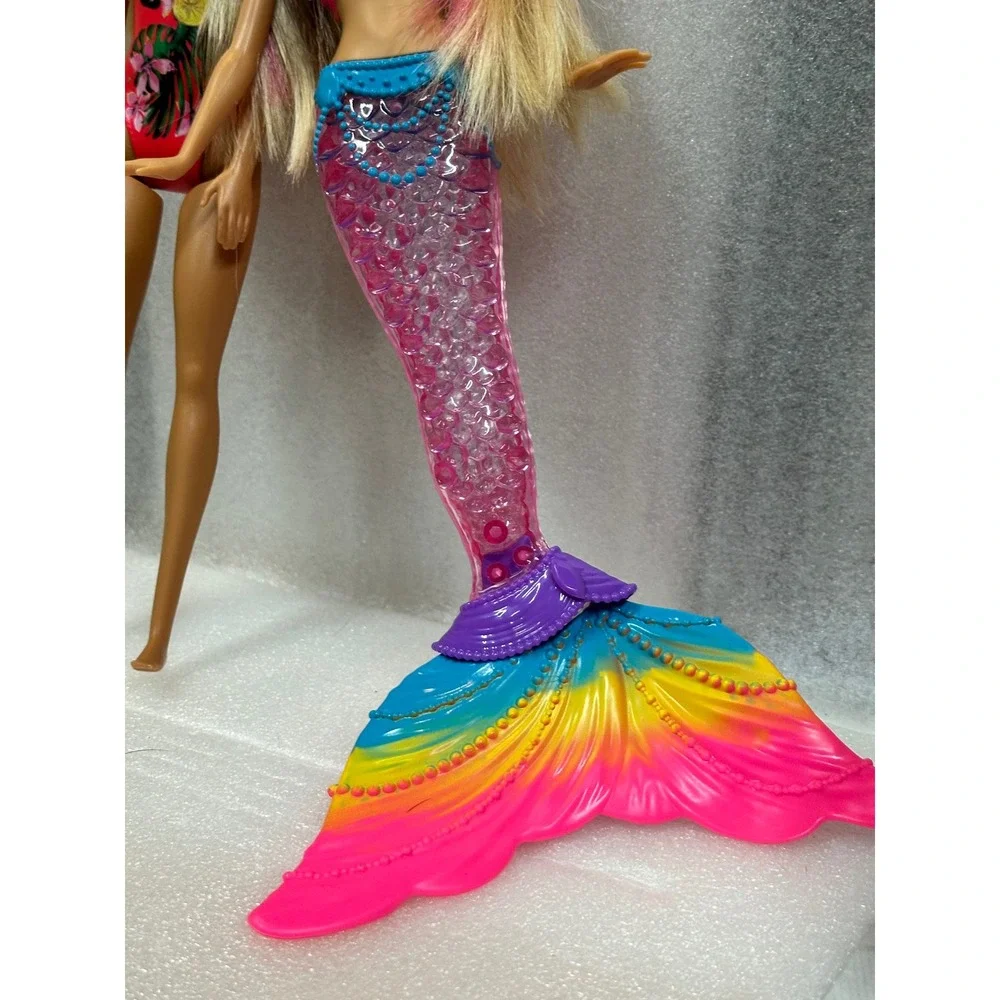 Barbie Mermaid Doll with Working Lights and Friend Swimsuit‎ Beach Play Set